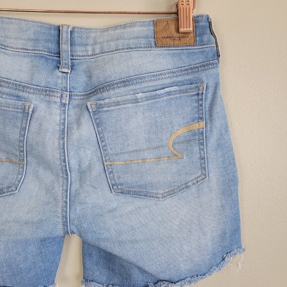 AE 2 Mid Rise Midi Light Wash Frayed Cutoff Stretch Jean Shorts American Eagle - Picture 8 of 13